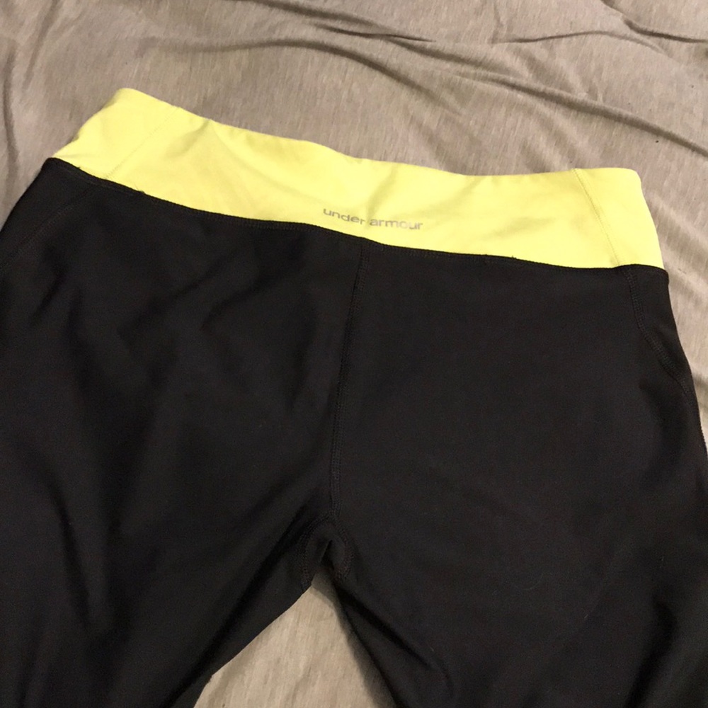 Under Armour quick dry Capri - Picture 2 of 5